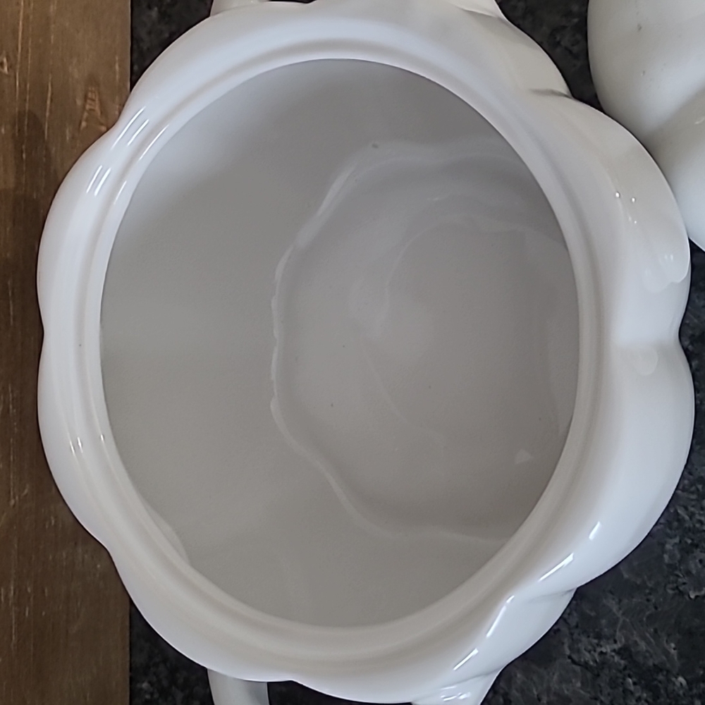 White Ceramic "Pumpkin" Shaped .8 Quart Dip/Soup Dish with Lid - Picture 7 of 13